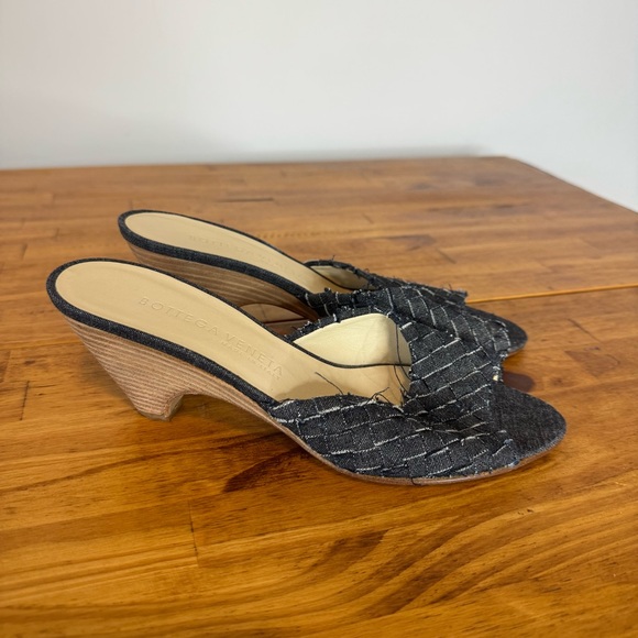 Bottega Veneta Denim Intrecciato Peep Toe Sandals Kitten Heels Size 36.5